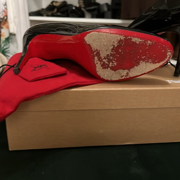 Classic black patent leather red bottom Louboutin heels - Picture 3 of 4